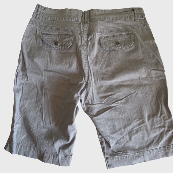 Gloria Vanderbilt Women's Shorts Size 16 Gray Bermuda Style‎ Casual Summer - Picture 2 of 6